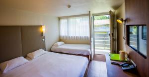 Hotels Campanile Aix en Provence Ouest Jas-De-Bouffan : Chambre Triple (1 Lit Double et 1 Lit Simple)