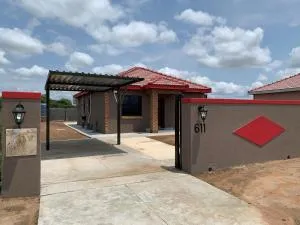 Lion House, 3 bedroom House next to Pilanesberg and Sun City - Mogwase