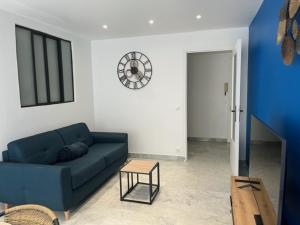 EMPLACEMENT DE PREMIER ORDRE EN BAS DES PLAGES ET DES COMMERCES