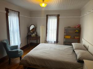 House & loft, pool table, ping-pong, fireplace, AC