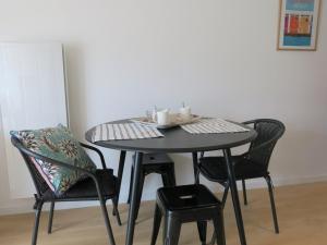 Appartement rénové avec balcon, parking et accès direct à la plage de Trestraou - Perros-Guirec - FR-1-368-260