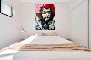 Spacious modern 3 bdr home minutes from beach