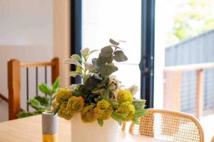 Spacious modern 3 bdr home minutes from beach