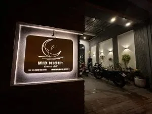 MID NIGHT - Bình Thủy