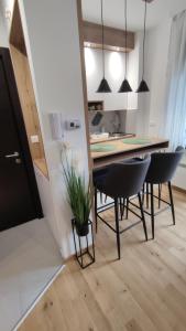 Gold Pine Titova vila