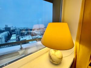 Super Apartment YELLOW 2x Metro fast Wifi 1 Gbs Netflix Panorama Miasta