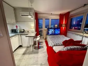 LOVE metro WiFi 300Mbs 65’TV Netflix HBO AppleTV+ - Варшава