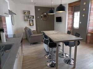 Appartements Logement entier Bourg Collonges la Rouge : photos des chambres