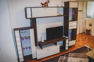 3 ROOMS, LOFT APARTMENT, Located RIGHT in CENTER!!!