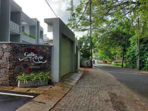 OESIS - Stylish Villa Steps from Historic Galle Fort