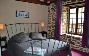 Maisons de vacances Beautiful home in Taden with 2 Bedrooms and WiFi : photos des chambres