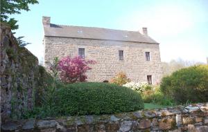 Maisons de vacances Awesome Home In Plouguiel With Kitchenette : photos des chambres