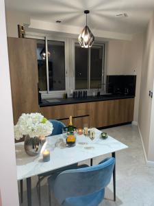 Appartements NUITS D'HERMES & Spa : photos des chambres