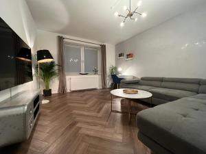 EXKLUSIVE 2 Zimmer EG Wohnung mit Balkon in Top Lage!