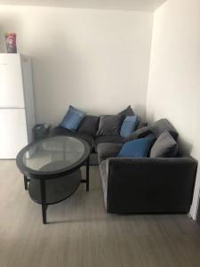 Cosy 3 Bedroom NEC House, Free WiFi, Netflix, Driveway Parking, Sleeps 6, Ideal for Families, Contractors & Corporates, Renovated To High Standard!