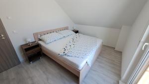 Domeček pod skalami, Tisá 535
