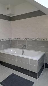 Domeček pod skalami, Tisá 535