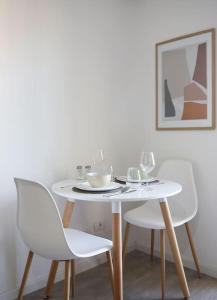 Cozy White Studio near New Bazaar City Center