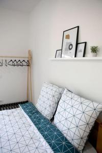 Cozy White Studio near New Bazaar City Center