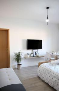 Cozy White Studio near New Bazaar City Center