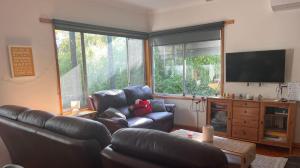 Cozy Beach Hideaway Pet friendly