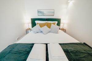 Downtown Premium Apartment by Vacationy