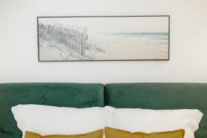 Downtown Premium Apartment by Vacationy