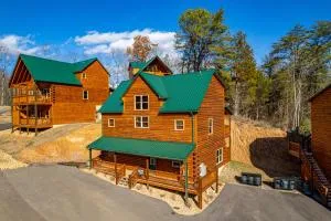 5Bd5B Escape Cabin with 2 HotTubs, Thtr &Game Rm,1mi to the Parkway! 4mi to Dollywood - Spring Deal - 小海湾