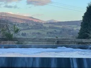 Peacock Cottage, Coity Bach - Scethrog