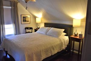 New listing! ON 62-acre Broad Ripple park less than a mile from Broad Ripple village.