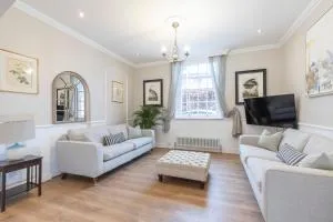 Beautiful 4 Bedroom Home - Charlton Kings