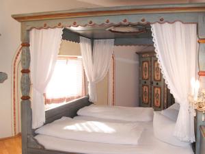 Apartment Burg Biedenegg-Trautson by Interhome