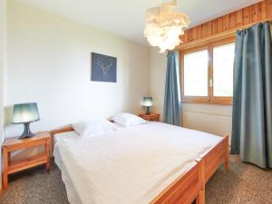 Apartment Hameau D004 by Interhome