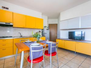 Apartment Robinia-Pinetine-3 by Interhome