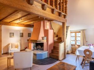 Apartment Chesa Cantieni by Interhome