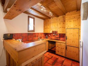 Apartment Chesa Cantieni by Interhome