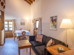 Apartment Chesa Cantieni by Interhome