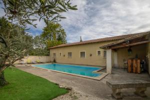 Maisons de vacances Maison Elisa charming holiday house with pool : Maison 3 Chambres