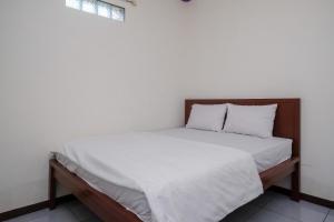 Urbanview Syariah Zidney 3 Salatiga by RedDoorz