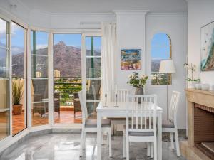 Apartment Senorio de Aloha by Interhome