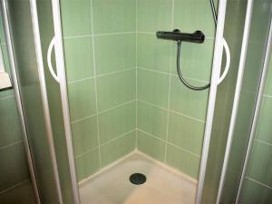 Bel Appartement avec Terrasse, Parking Privé et Vue sur Mer à Perros-Guirec - FR-1-368-151