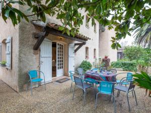 Apartment Le Bouisset by Interhome