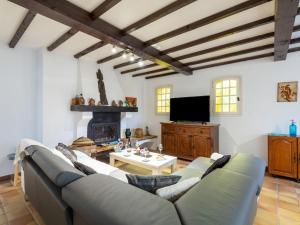 Apartment Le Bouisset by Interhome