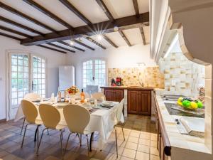 Apartment Le Bouisset by Interhome