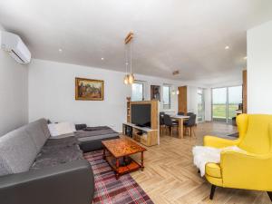 Holiday Home Emily by Interhome