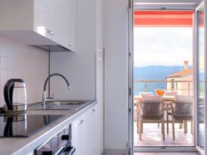 Apartment Flores by Interhome