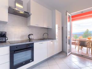 Apartment Flores by Interhome 