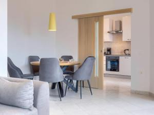 Apartment Flores by Interhome