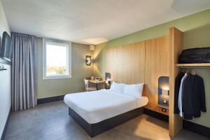 Hotels B&B HOTEL Orly Chevilly-Larue - Nationale 7 : photos des chambres