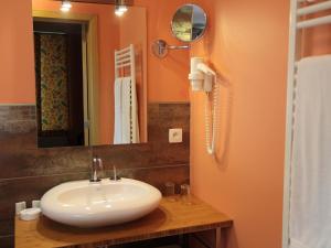 Hôtel - Ferme du Château dAhin